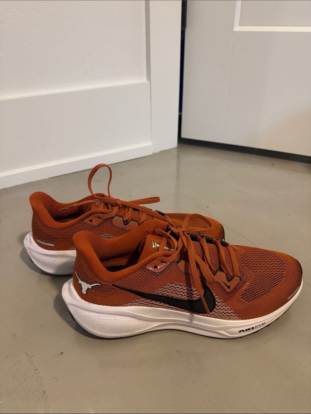 Custom Texas Longhorn men’s Nike running shoes size 9